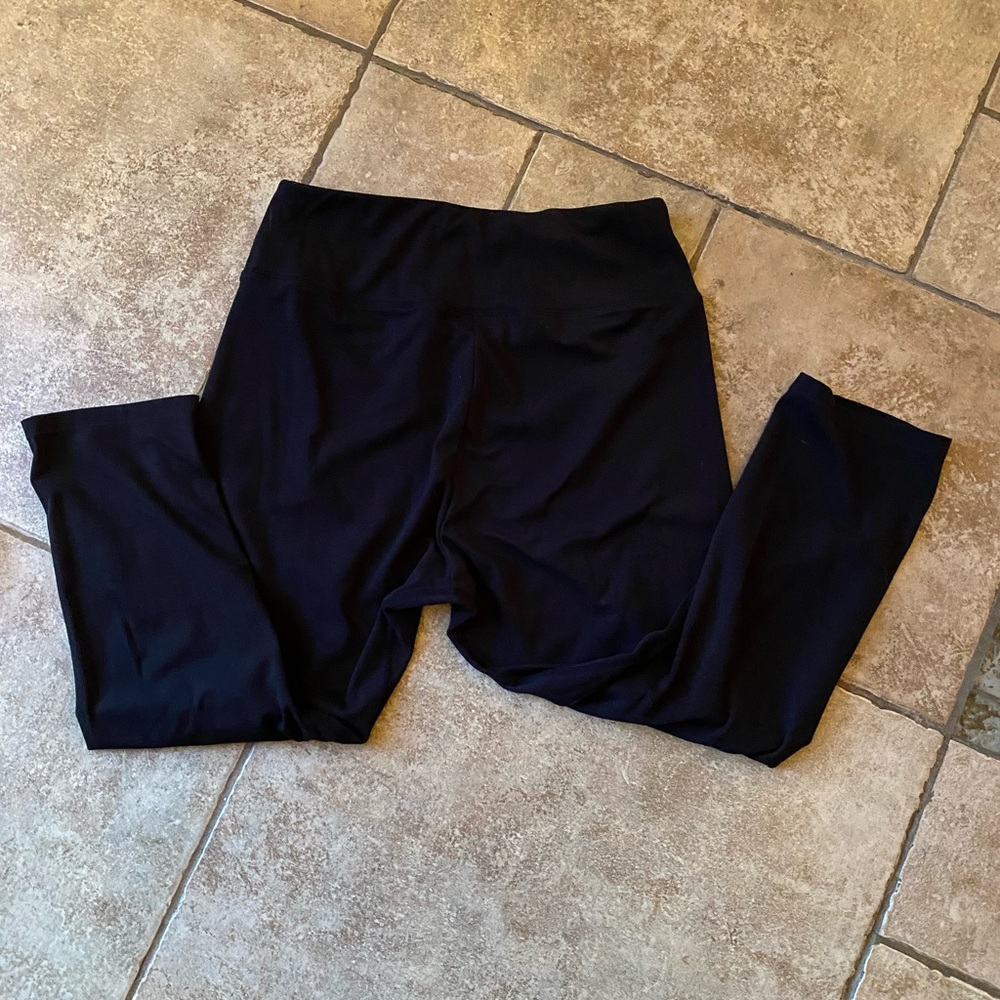 Gymshark Black Medium Dry 20” Knee Length High Rise Leggings. - Picture 2 of 2